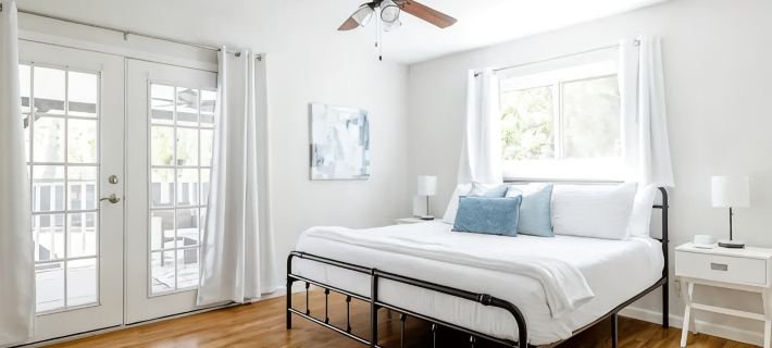 2 bed 2 bath Modern Farmhouse in Old Town Spring Hotels in Spring