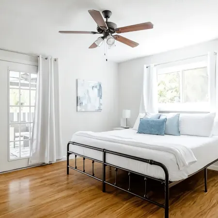 2 bed 2 bath Modern Farmhouse in Old Town Spring