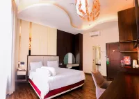 Emerald Hotel Отели в г. 