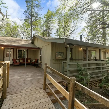 Forest Cottage Large Group Retreat 27 Beds Sleeps 47