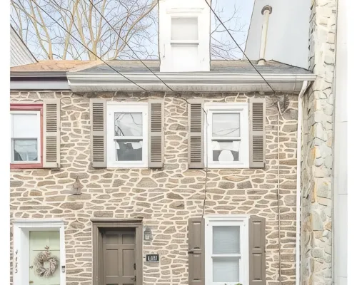 Saint Davids Cottage: Walk to Train, Main Street in the heart of Manayunk Hotels near Cliveden