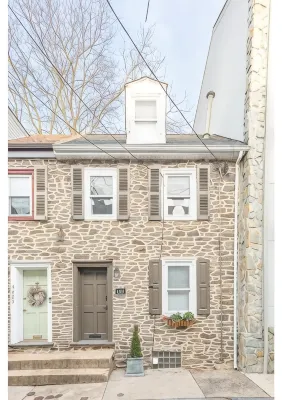 Saint Davids Cottage: Walk to Train, Main Street in the heart of Manayunk - Country Houses