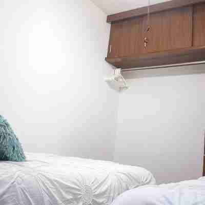 Beautiful remodeled condo near beach ! Rooms