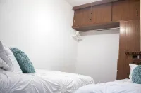 Beautiful remodeled condo near beach !