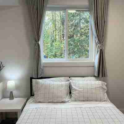 AC one bedroom unit in a quiet neighborhood Rooms