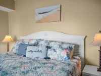 Ocean Front! Captains Quarters--2 bed 2 bath ocean front condo - balcony