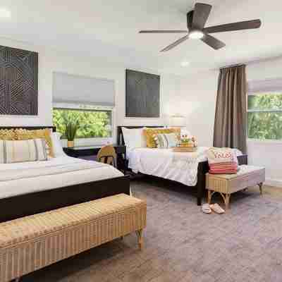 Waterfront-Heated SaltWtr Pool-Putting Green-Beach-FirePit-Dock-Sunsets-Legoland Rooms