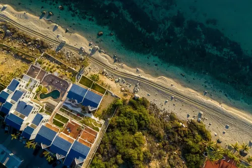 Tranquil and Relaxing Beachfront Condo with Exceptional Views!