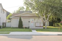 Niagara Falls cottage, close to all amenities.