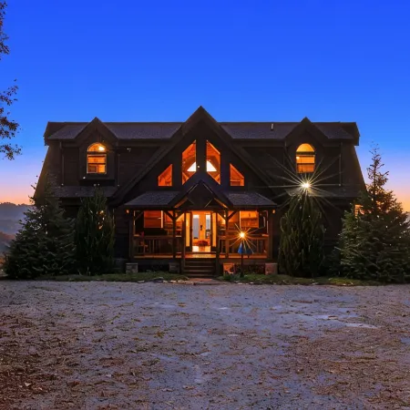 New Listing! Million Dollar Long Range Views-Hot Tub-King Suite