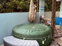 4 min walk to corcega beach or just relax in the jacuzzi!! Hotels in Calvache