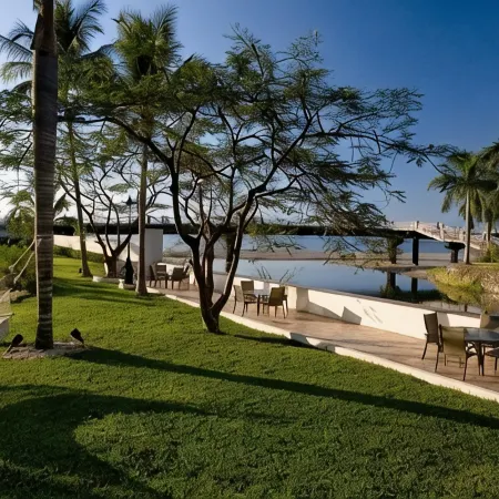 Panoramic Oceanview, Luxury Condo 3 bd, 3bath on the beach.