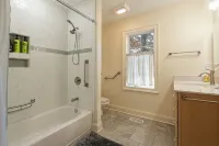 Rugby Road Residential -RRR- near UVa and downtown - balcony