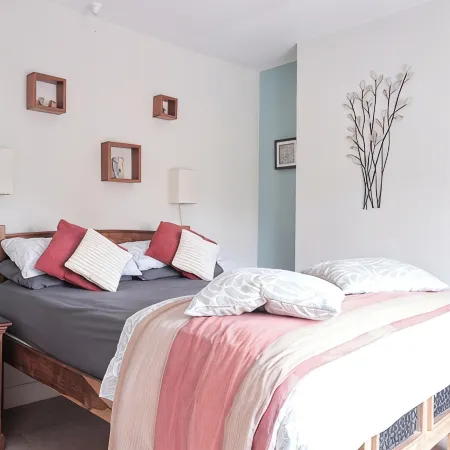 Charming cottage by a stream with trails from the doorstep in the peak district