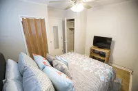 HOT DEAL Cozy Cottage Near French Quarter Sleeps 4 - Great Rates, Free Parking - 방갈로