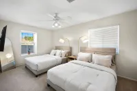 The Drexell- Newly Upgraded home w/ pool, spa, firepit! - Private Pools
