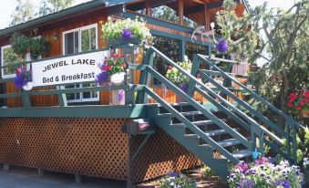 Jewel Lake Bed and Breakfast