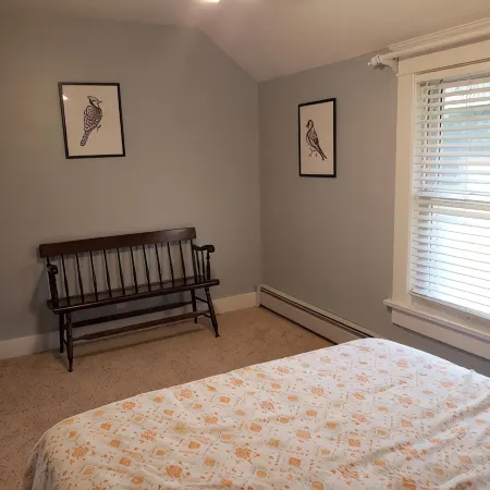 Perfect for groups! Walk to Journeyman/downtown Three Oaks