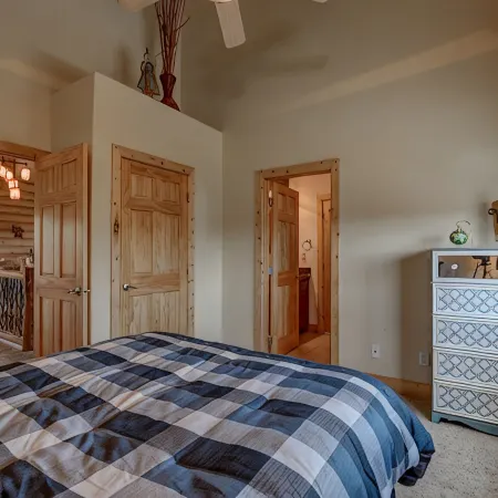 Spacious 4Br Cabin Near Zion · Stargazing Deck, Trails, Pool Table & Family Fun