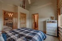 Spacious 4Br Cabin Near Zion · Stargazing Deck, Trails, Pool Table & Family Fun - Balkon