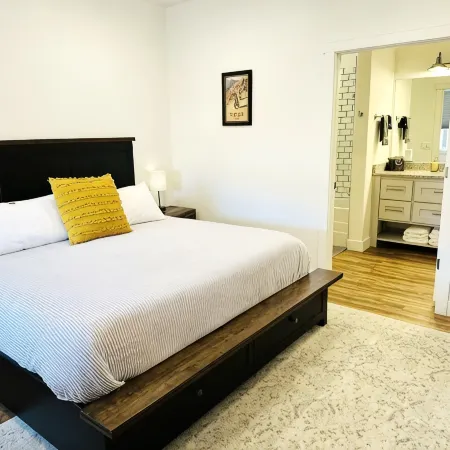 One block to Moab shops and restaurants closest condos to downtown