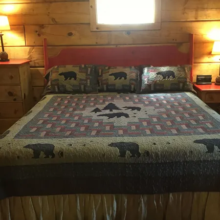 BARE FEET CABIN A Cozy Romantic Getaway Free WiFi/Hottub/Jetted tub/Fireplace