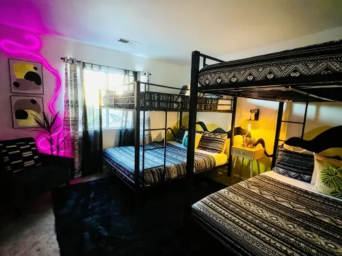 The Jungalow: Luxe Jungle Vibes Meet Modern Desert Living w/ Lagoon Style Pool - 3 Sao