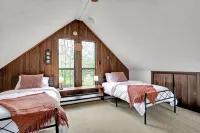 MID-CENTURY MODERN A-FRAME - HOT TUB/FIREPIT IN WOODS