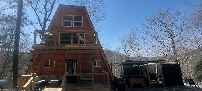 Cabin in the TreeTops! 4 Level a-frame cabin, with 5 levels of decks Hotels in Fairfield County
