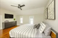 Historic Gem Entire Home Mins 2 Mrkt, Dwntwn, & Trails,  2 King Beds, Arcade - 5-Star