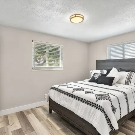 Remodeled and Furnished Home/Near Stores/6 guests Hotels in Thornton