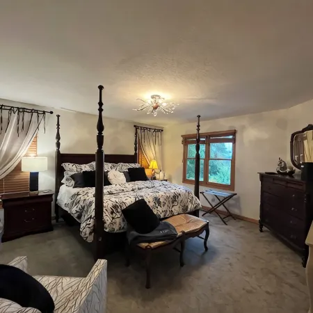 Private, 5 Star Mtn. Home. Amazing LR Views, Hot Tub, 2 Decks, & Game Room!