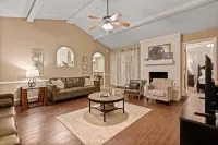 Red Raider House + Hot Tub + Game Room + 4Br Sleeps 18 + Central Lbk