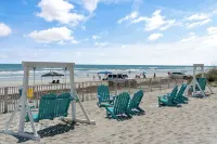 Oceanfront Views - Pvt Beach Area & Heated Pool - Easy Walk to Restaurants, Etc. - Boutique