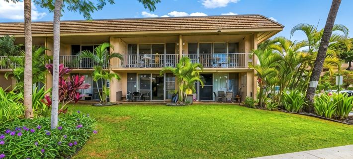 Across from Kamaole 2 Beach, Concrete Building, Well Maintained. Hotels in Wailea