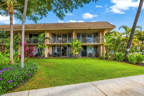 Across from Kamaole 2 Beach, Concrete Building, Well Maintained. - 4つ星