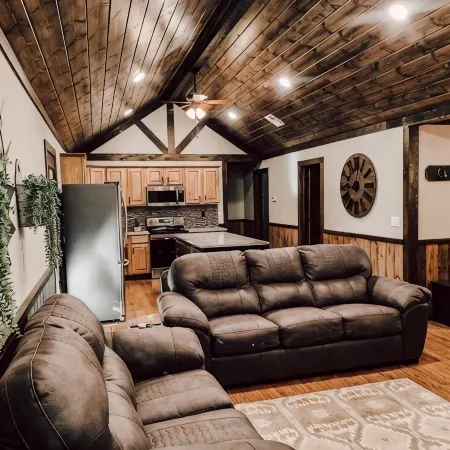 The Rustic Gem!! 3 Bedroom/2 Bath House