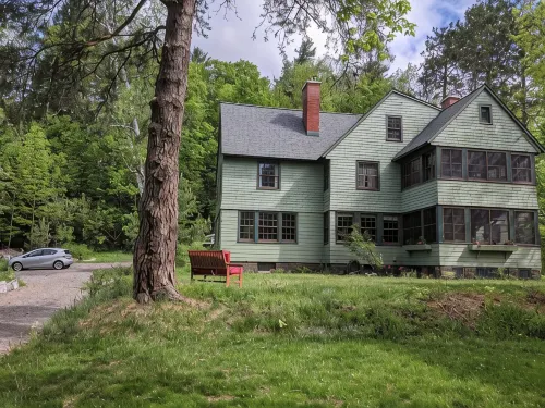 Adirondack Artist Retreat -spacious 5 bedroom w/ 9 person hot tub and more! - 4-Star