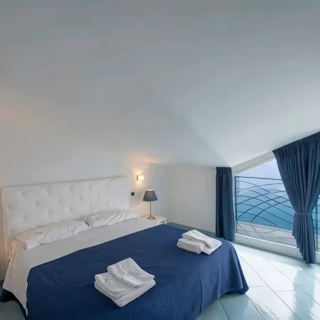In Amalfi Coast: Modern and elegant "Mareblue" house with wonderful sea view