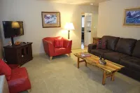 Freshly Remodeled 2 Bedroom, Full Kitchen, living Room Suite, in Cascade unit #2 - Apartments