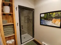 Rustic Moose Lakefront Guest Cabin on the Shore of Lake Superior - Hytter