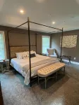 Cozy Modern Cottage Style Home minutes from VT, RU, Christiansburg Aquatic Cente - 4-Star