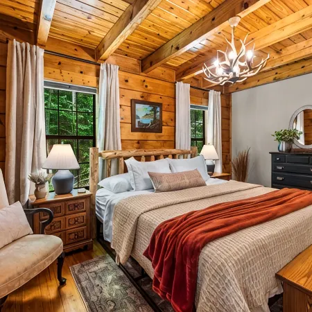 Clean & Quiet w/ Private HotTub Near Cades Cove