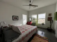 Contemporary all new, entire home perfect for a luxury getaway - Wifi