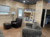 NEW, The Homestead Cabin, close to town, 2 bedroom with bunks, Huge Porch - 3-Star