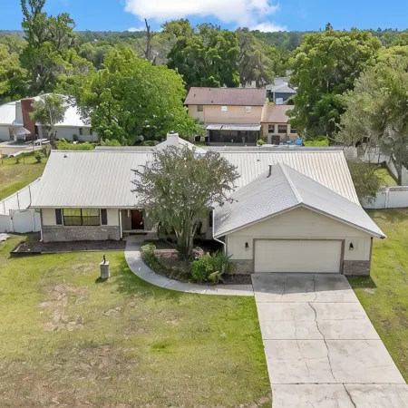 4 Br/2 BA, Private Heated Pool, Split Floor Plan, 2 King Beds, Yard, 2218 SQ FT!