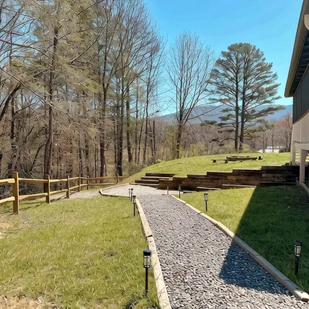 5/4 including 2 in-laws suites, 1 min to downtown!