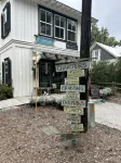 "Nauti-Jayne" coastal cottage in Historic Old Town Bluffton - Boutique