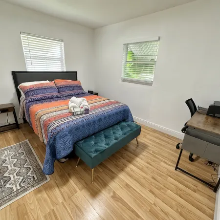 House with hot tub near the Beach. We’re pet-friendly!