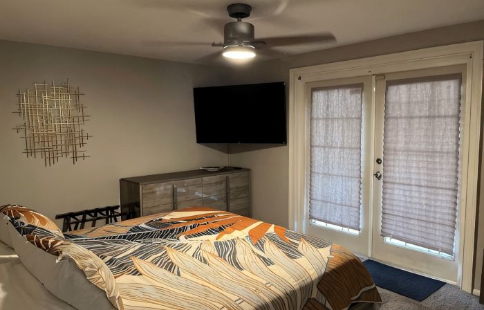 Enjoy a new remodeled house minutes away from Anna Maria Island